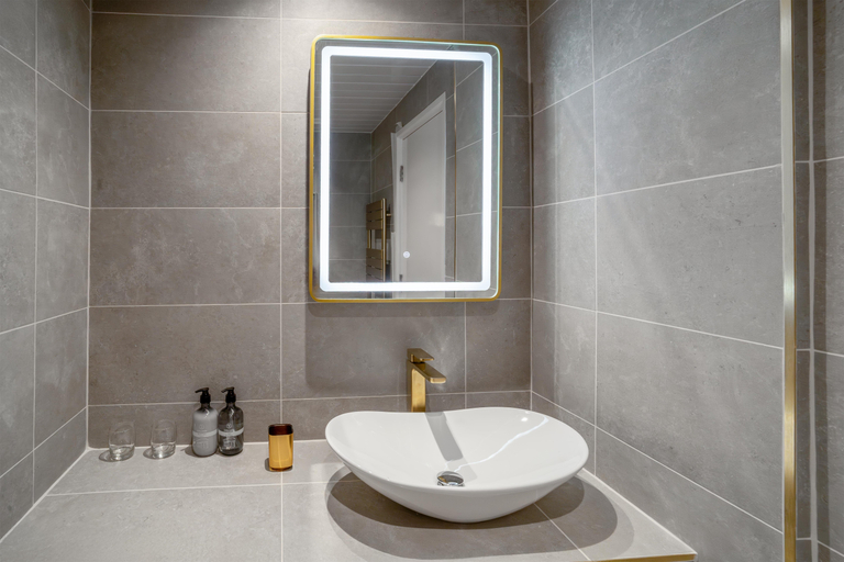 Bathroom 5, Daresbury Park Hotel Warrington, Warrington