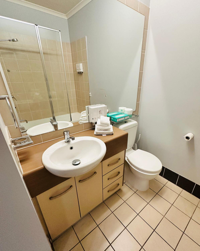 Bathroom 5, Caloundra Central Apartment Hotel, Caloundra - Caloundra N.