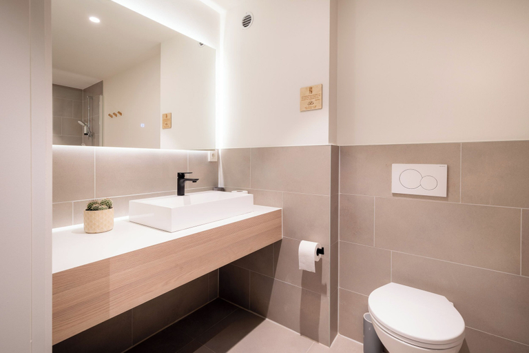 Bathroom 4, Hotel Augustyn, West-Vlaanderen