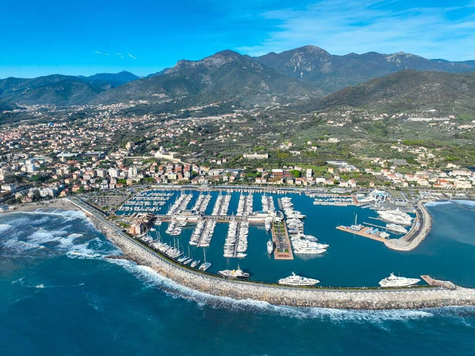 Marina 5, Marina Suite, Savona