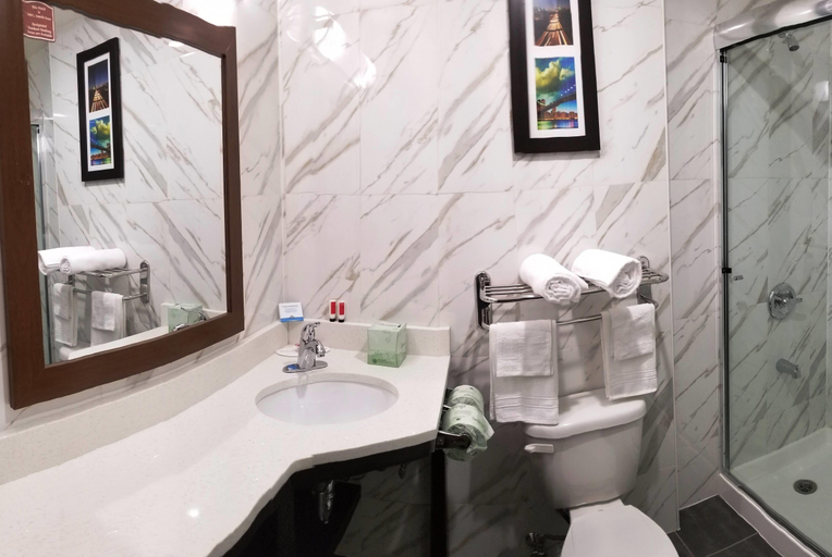 Bathroom 3, Days Inn by Wyndham Brooklyn Marine Park, New York
