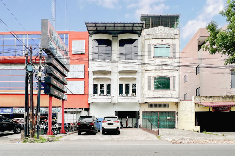 Exterior 2, RedDoorz @ Theodore Homestay Medan, Medan
