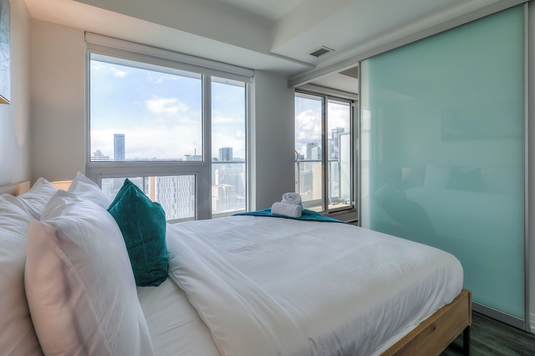 Room 5, Camden Front Street, Toronto