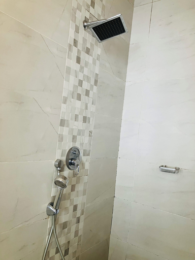 Bathroom 3, Radama Hotel & Studios, Analamanga