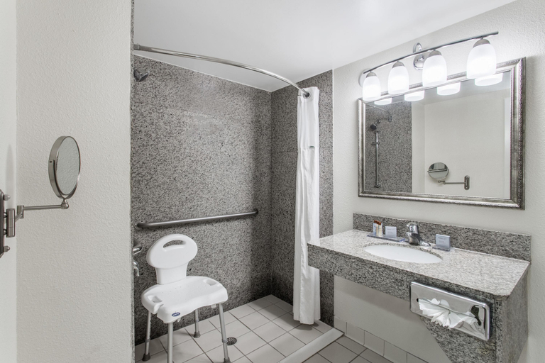 Bathroom 4, Wingate By Wyndham Panama City Area Lynn Haven, Bay