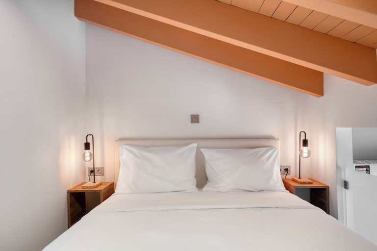 Room 5, Athenian Heart Suites, Attica