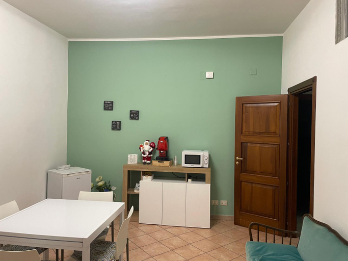 Others 2, A Casa di Luca, Salerno