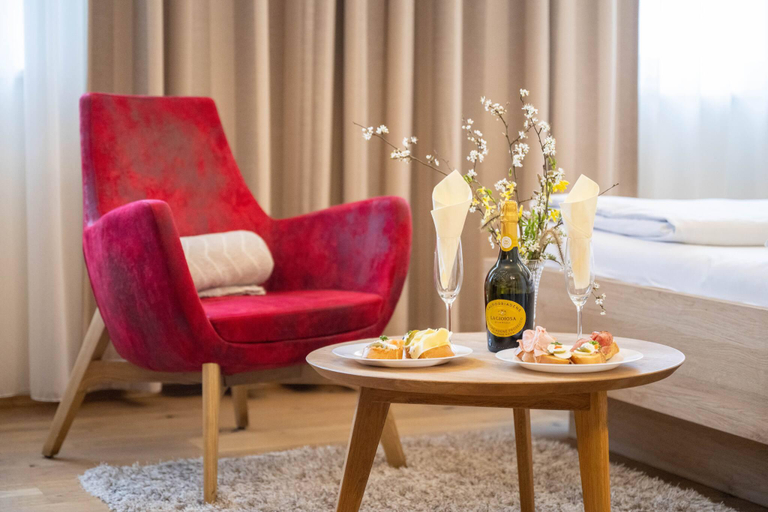4, Red Dream Apartment for 2 I Graz-Sd I 24-7 Check-in, Graz
