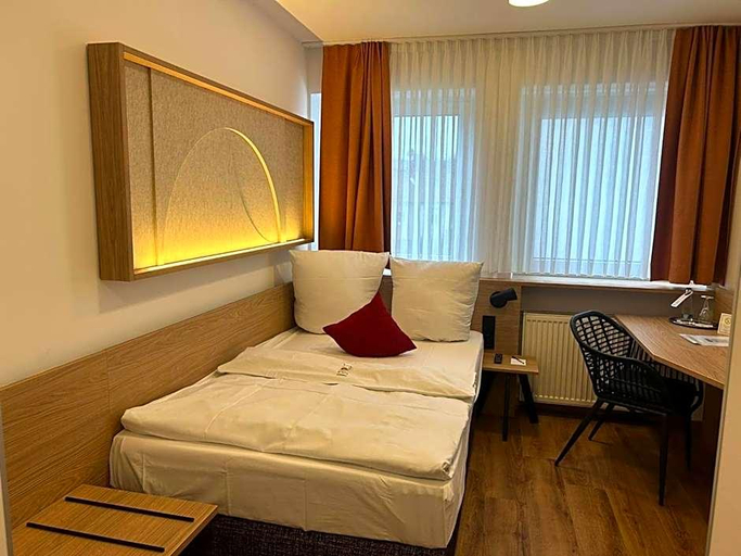 Bedroom 4, Hotel Kübler, Roth