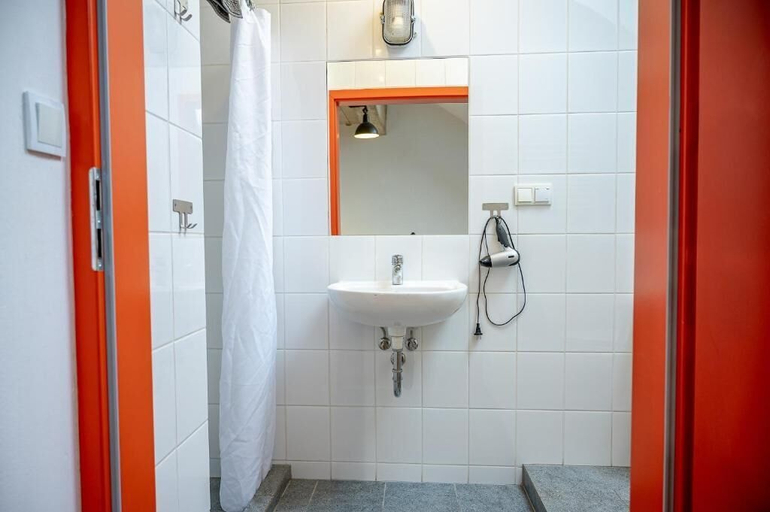 Bathroom 5, Trafo Base Camp, Zawiercie