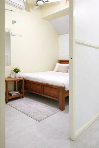 Room 5, Hotel Anand Atithi Bhawan Puri, Puri