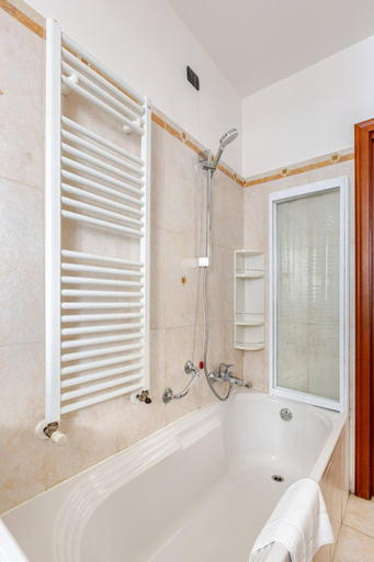 Bathroom 4, Central Apartment Caniggia 2 with Terrace in Como, Como