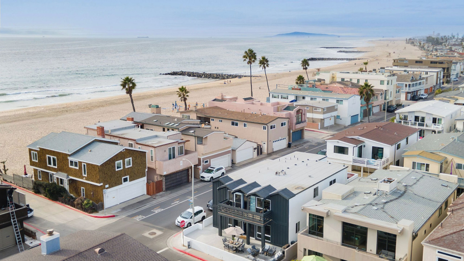 Exterior & Views 2, Sandy by Avantstay Oceanview, Steps to Beach Patio + Dining Area, Orange