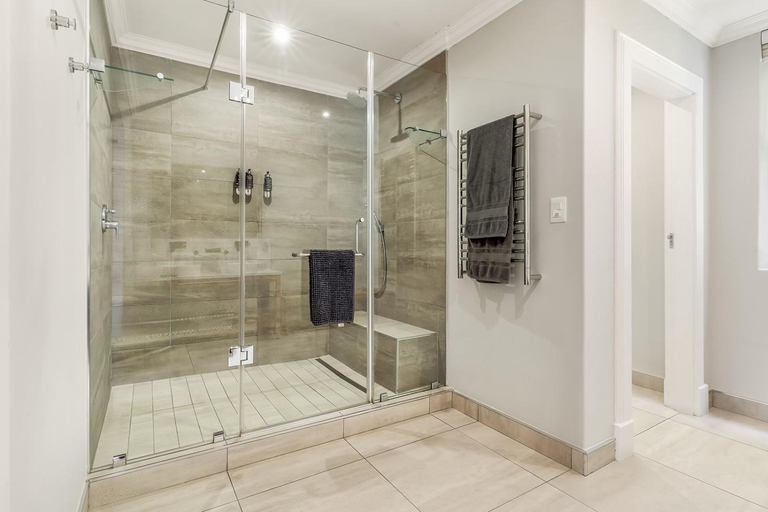 Bathroom 3, Studio Stay on Sixty6, City of Johannesburg