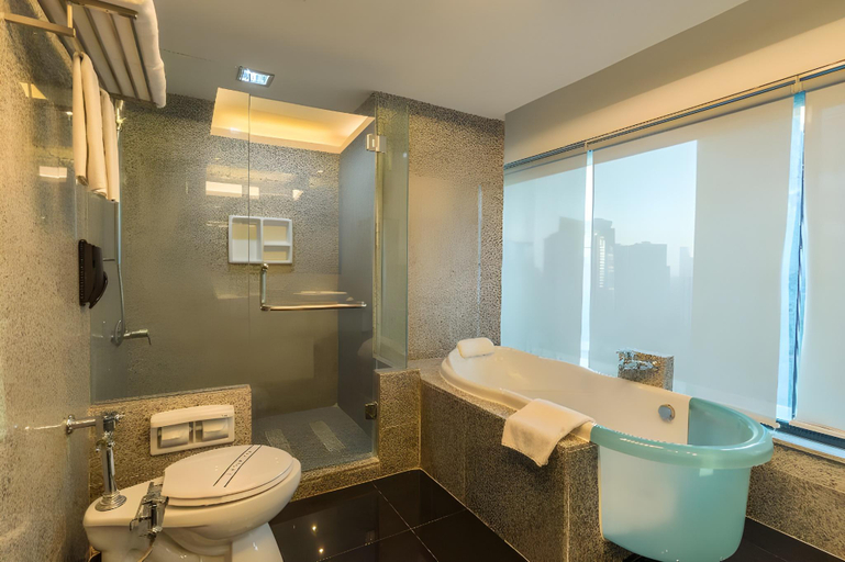 bathroom 7