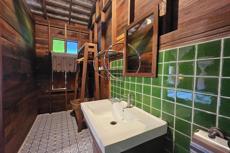 Bathroom 4, Homestay Baan Auy Chiangmai by ZUZU, Mae Taeng