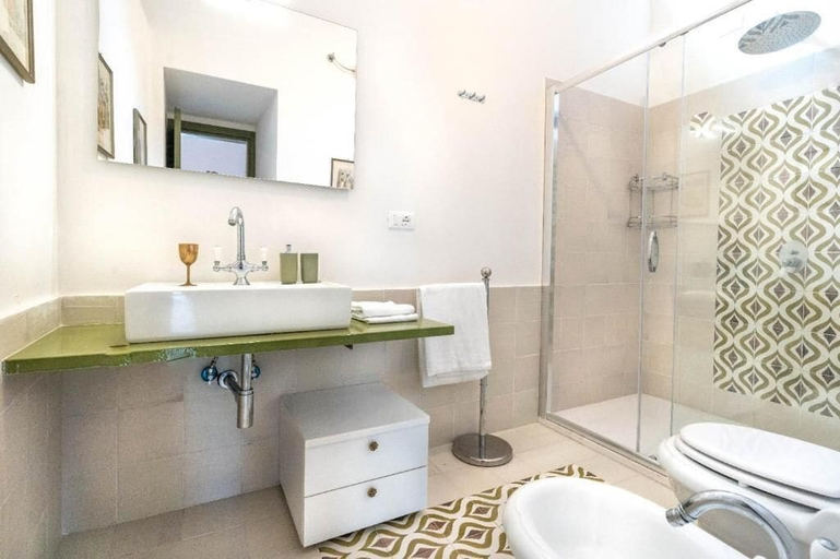 Bathroom 2, Dimora Filangieri, Napoli