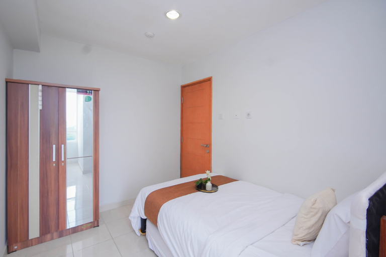 Bedroom 3, 3 Pax Functional 2BR at Cinere Bellevue Suites Apartment By Travelio, Depok