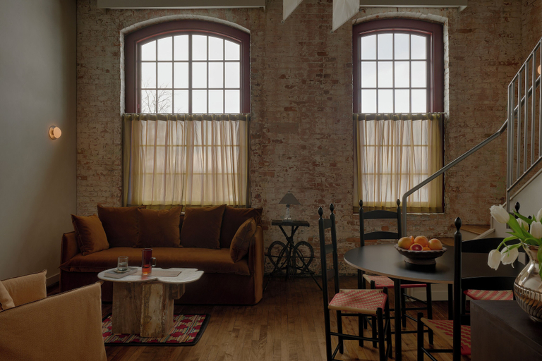 Others 5, Pocketbook Hotel and Bath, Columbia