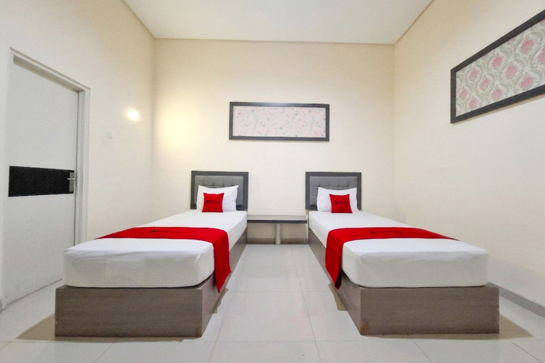 Bedroom 5, RedDoorz @ Hotel Galaksi Ponorogo, Ponorogo