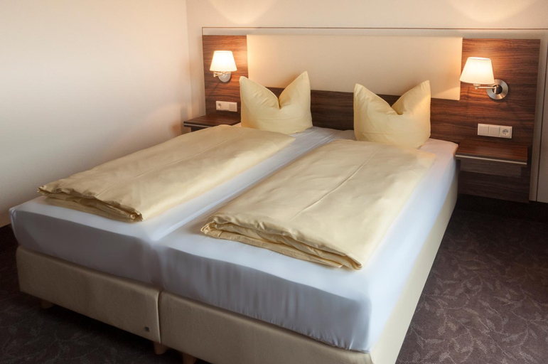 Bedroom 3, Hotel Sonnengarten, Würzburg