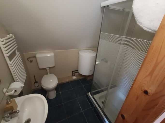 Bathroom, Kolonics Pinceszet Vendeghaz Somlo, Ajka