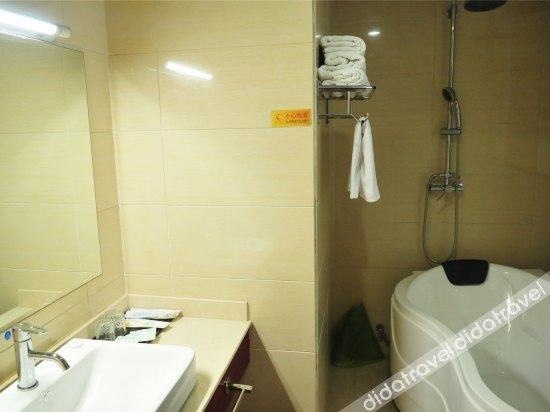 ��他, Nanya Hotel, Baoshan