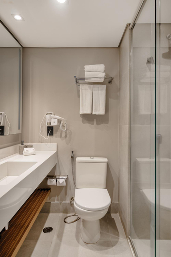 Bathroom, Flat em Hotel no Itaim com piscina, academia e limpeza diaria, São Paulo