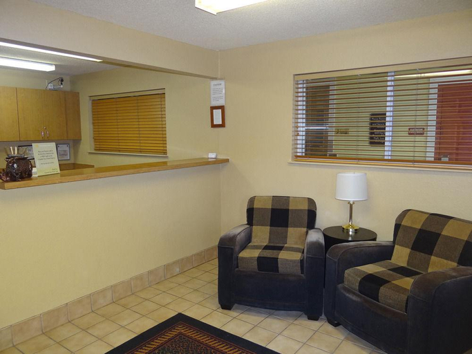 Public Area, HomeTowne Studios by Red Roof Raleigh - Durham, Durham
