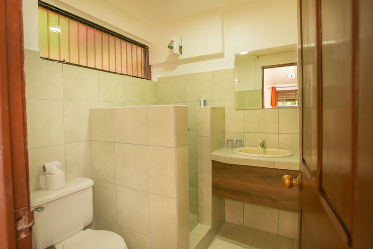 Bathroom 4, La Laguna del Lagarto Eco-Lodge, San Carlos