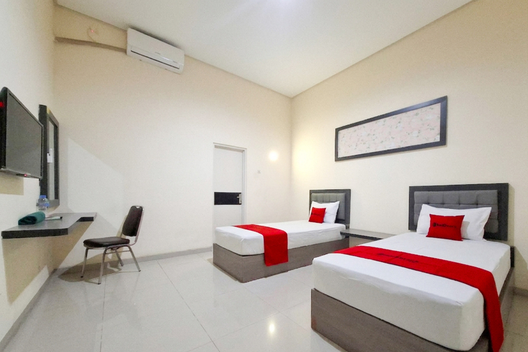 Bedroom 2, RedDoorz @ Hotel Galaksi Ponorogo, Ponorogo