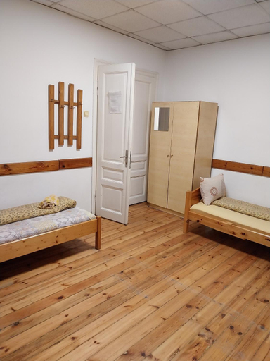 Bedroom 2, Sky Rooms, Stolichna