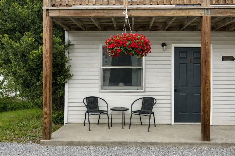 Terrace/patio, KC's Corner Motel, Otsego
