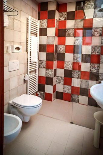 Bathroom 4, Hotel Resort Marinella, Pesaro E Urbino