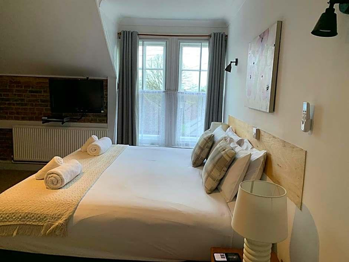 Bedroom 5, The Castle Inn Hotel, West Sussex