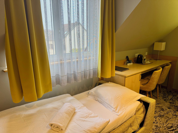 Room 2, Logis Hôtel Restaurant & Spa Au Soleil, Haut-Rhin