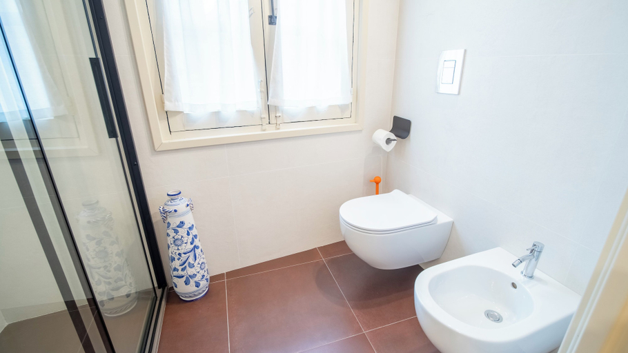 Bathroom 5, NASI'S APARTMENTS, Trapani