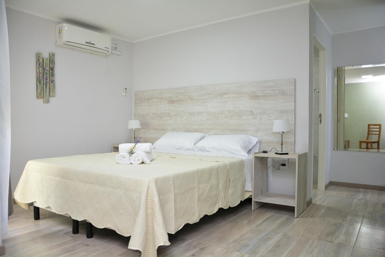 Bedroom, POSADA ROSSINA Habitaciones con bano privado y ambientes compartidos, San Rafael