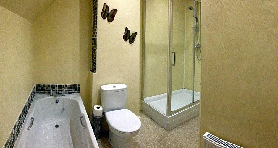 Bathroom 4, The Castle Inn Hotel, West Sussex