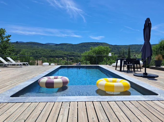 Sport & Beauty 4, La Possibilite d'une Ile, Vaucluse