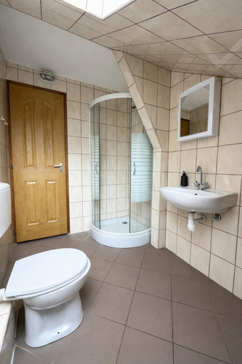 Bathroom 3, HannaBella Vendeghaz & Wellness, Miskolci