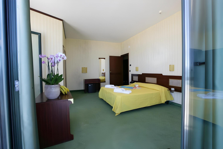 Bedroom 3, Mediterraneo Resort, Pescara