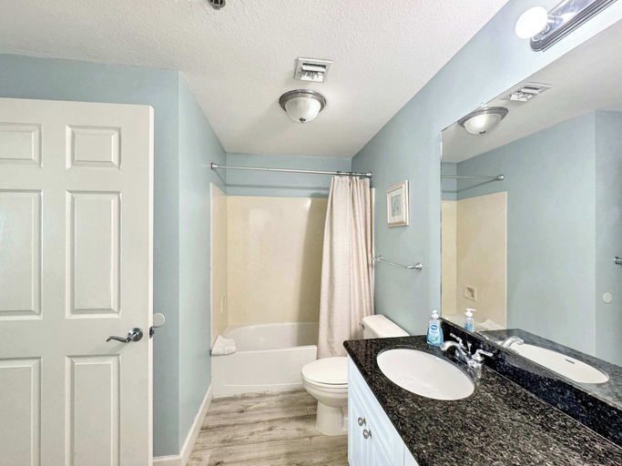 Bathroom 3, Seawind 1601, Baldwin