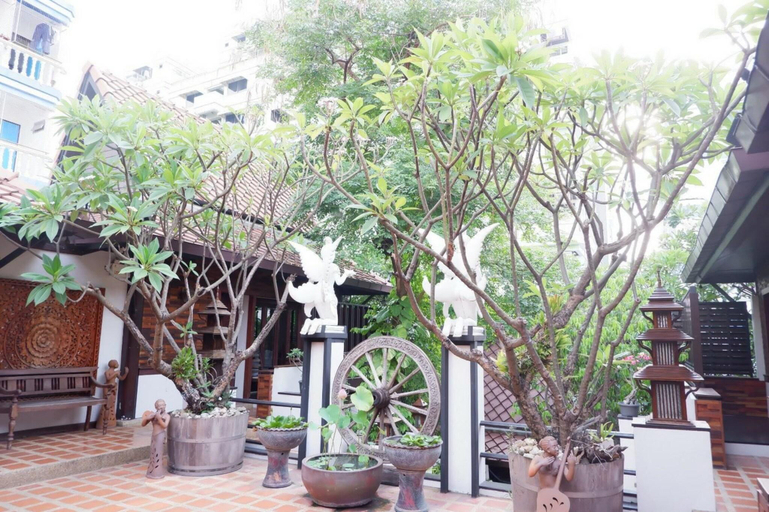 Exterior & Views 3, Yotaka Bangkok Hotel, Wang Thonglang