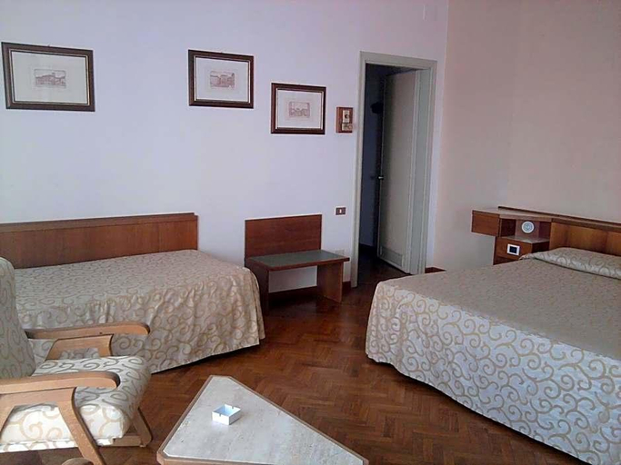 Bedroom 4, Grand Hotel Golf, Pisa