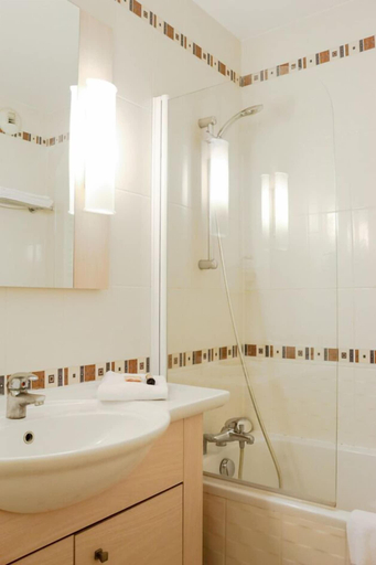 Bathroom, Adonis Divonne Les Bains Residence Du Lac, Ain