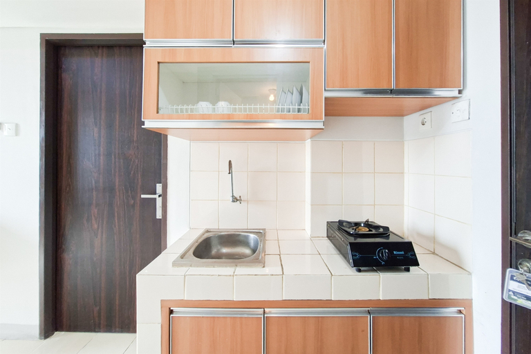 Others 5, Spacious and Warm Combined Studio Room at Apartment Serpong Greenview By Travelio, Tangerang Selatan