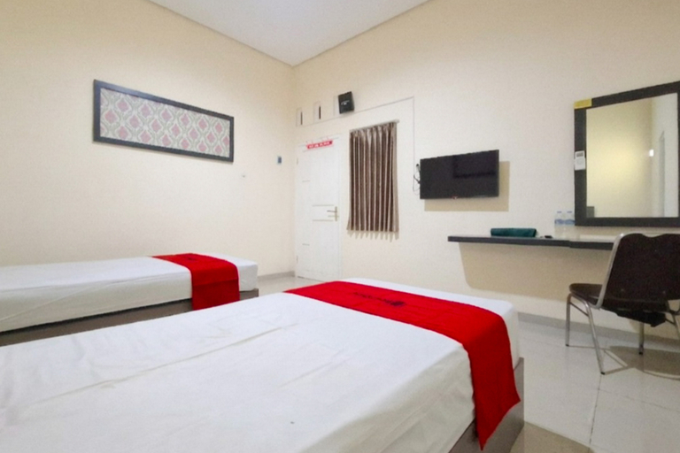 Bedroom 4, RedDoorz @ Hotel Galaksi Ponorogo, Ponorogo