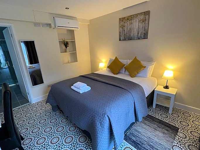 Bedroom 2, The Castle Inn Hotel, West Sussex