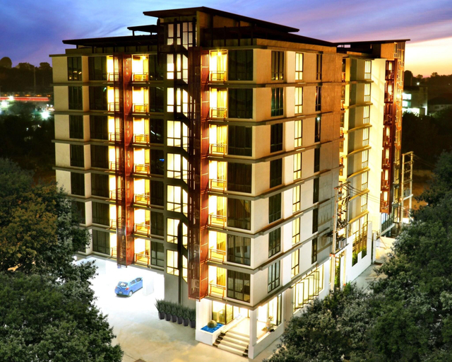 Exterior & Views